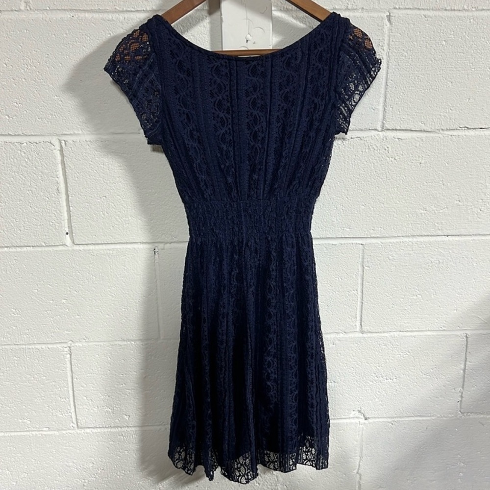 Charlotte Russe Navy Lace Short Sleeve Mini Dress Size Small - Picture 4 of 4